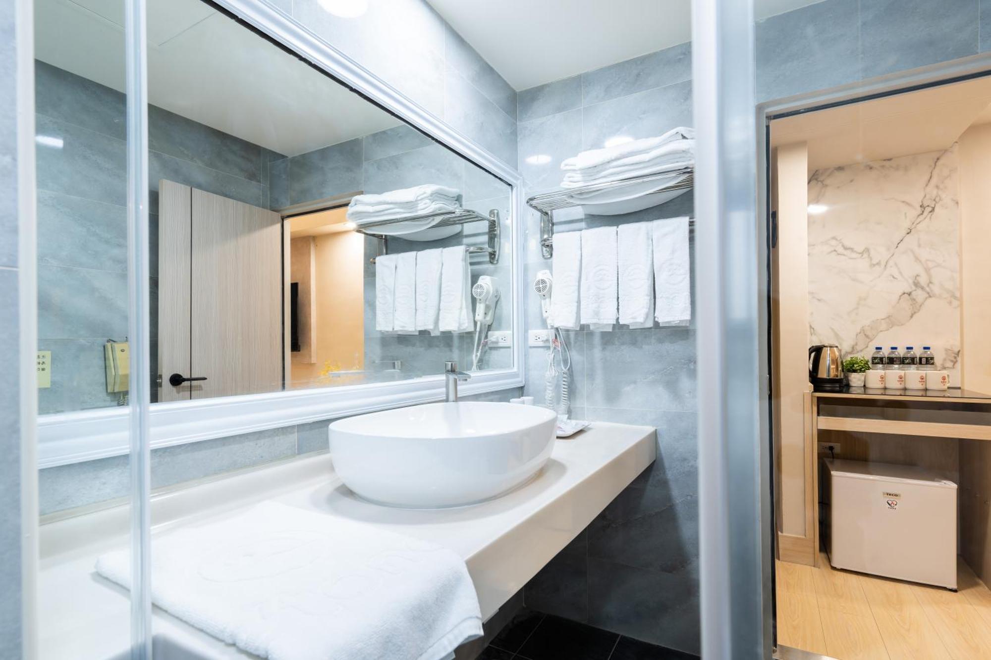 Etung Hotel Taichung Exterior foto